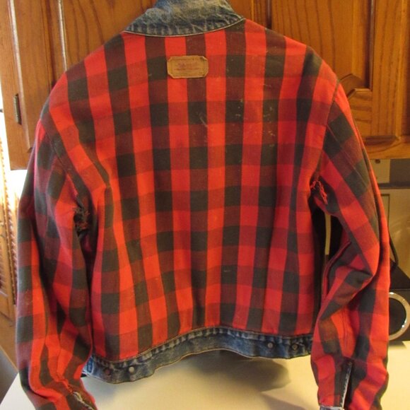 Vintage Made in the USA Levi's Lined Blue Denim Jacket with Graphic 44R - Picture 4 of 8